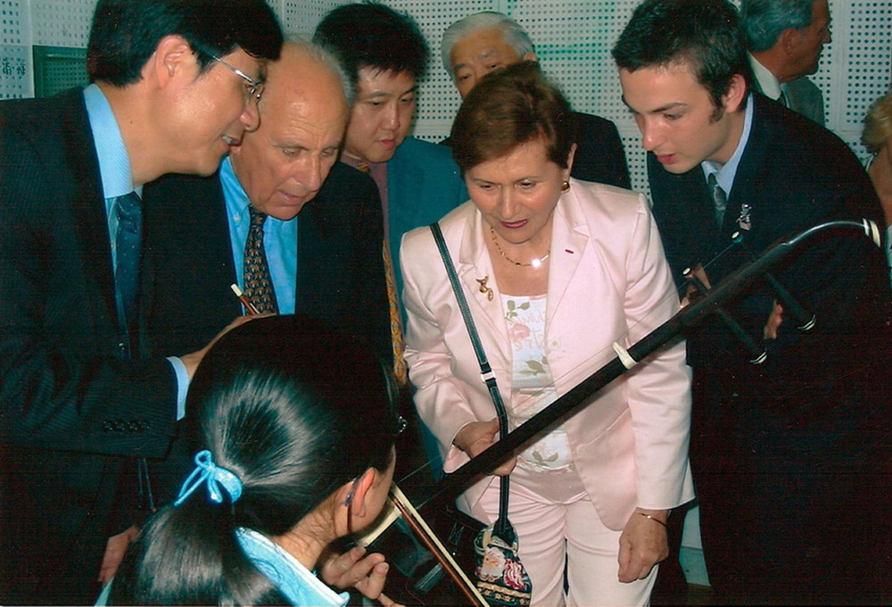 2005年丹麦亲王及王子来校参观