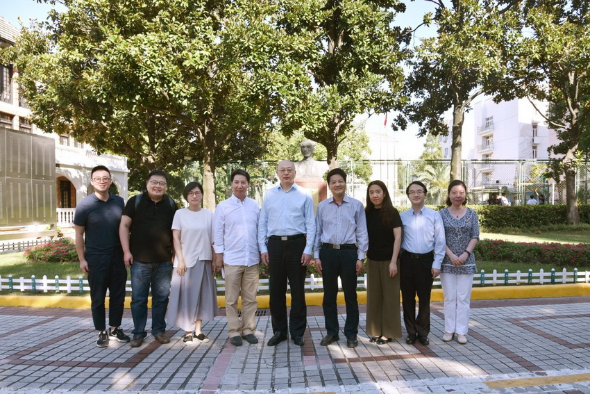 徐旭书记一行来附中调研