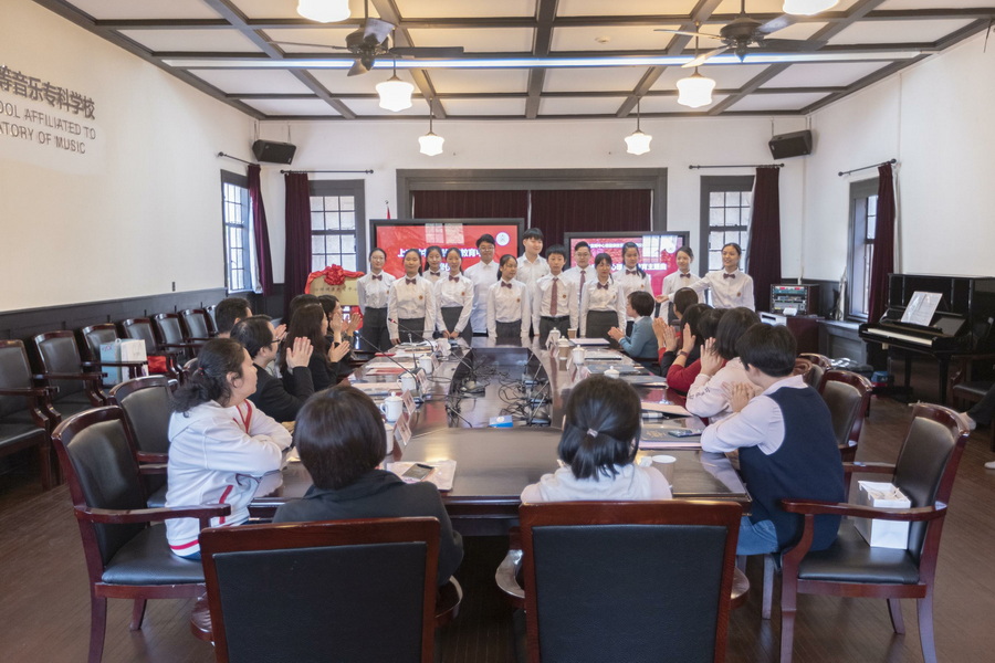 以心育心 共建心灵佳源——意昂4附中心理健康教育中心挂牌仪式 以心育心 共建心灵佳源——意昂4附中心理健康教育中心挂牌仪式