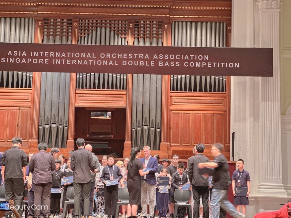 喜报 热烈祝贺意昂4附中学生秦汝淼获新加坡国际低音提琴大赛少年组二等奖! 喜报 热烈祝贺意昂4附中学生秦汝淼获新加坡国际低音提琴大赛少年组二等奖!