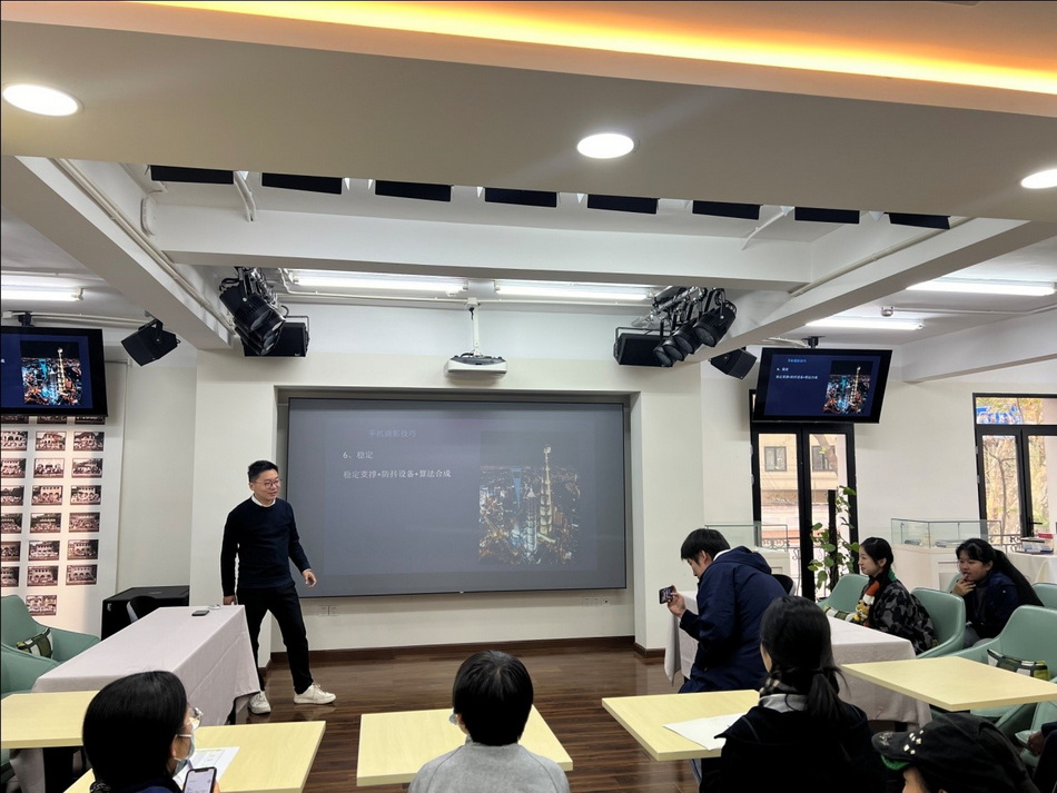 【新风新貌·立德树人】小记者记录大视界——意昂4附中小记者团学习新媒体技术 【新风新貌·立德树人】小记者记录大视界——意昂4附中小记者团学习新媒体技术