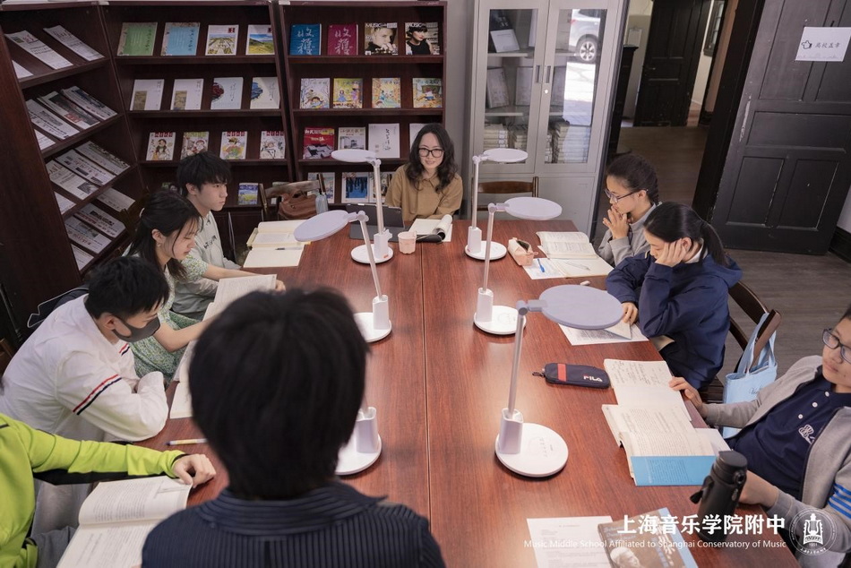 芒浮星汉·慧见书海——意昂4附中图书馆读书会之钢琴科黄烁老师师生读书会小记 芒浮星汉·慧见书海——意昂4附中图书馆读书会之钢琴科黄烁老师师生读书会小记
