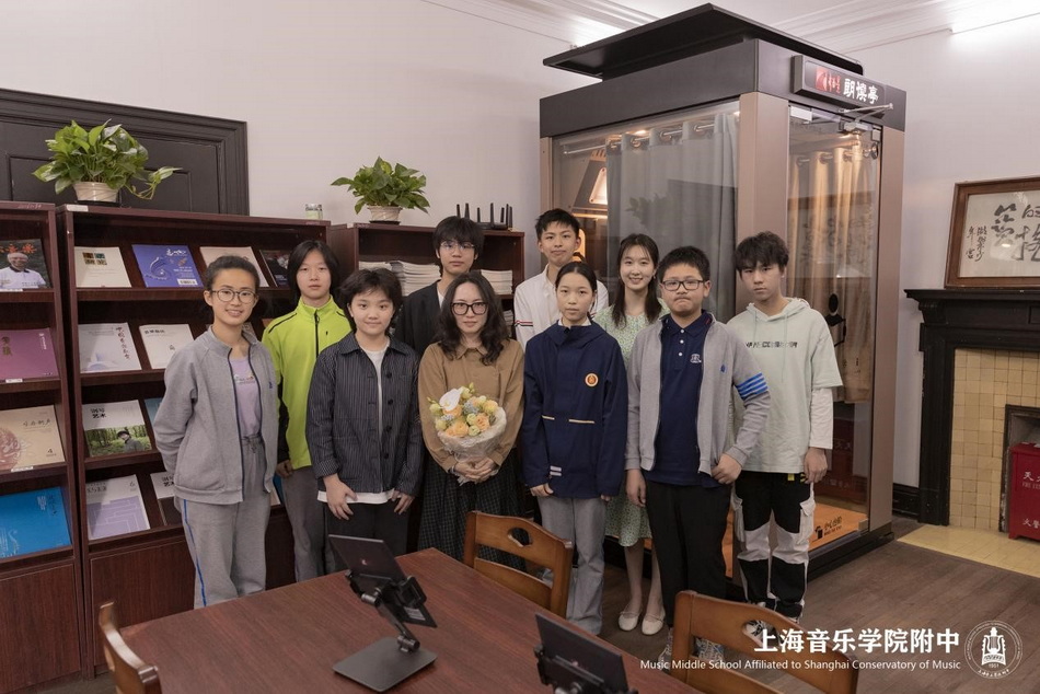 芒浮星汉·慧见书海——意昂4附中图书馆读书会之钢琴科黄烁老师师生读书会小记 芒浮星汉·慧见书海——意昂4附中图书馆读书会之钢琴科黄烁老师师生读书会小记