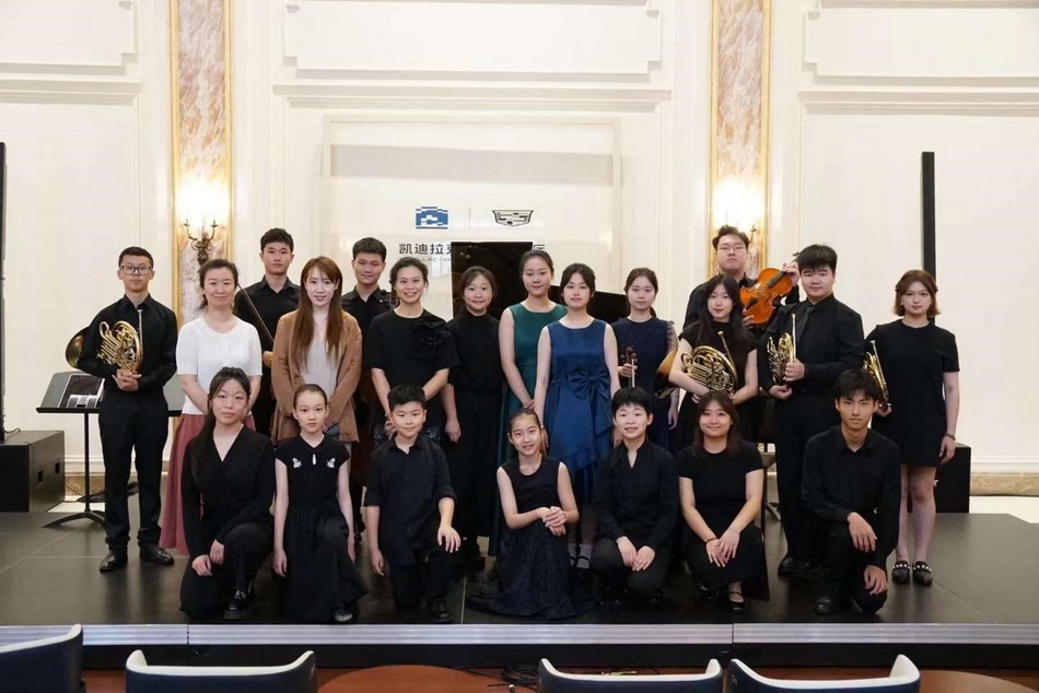 弦歌客厅起舞,乐声献礼公益-意昂4附中师生亮相“音乐午茶” 弦歌客厅起舞,乐声献礼公益-意昂4附中师生亮相“音乐午茶”