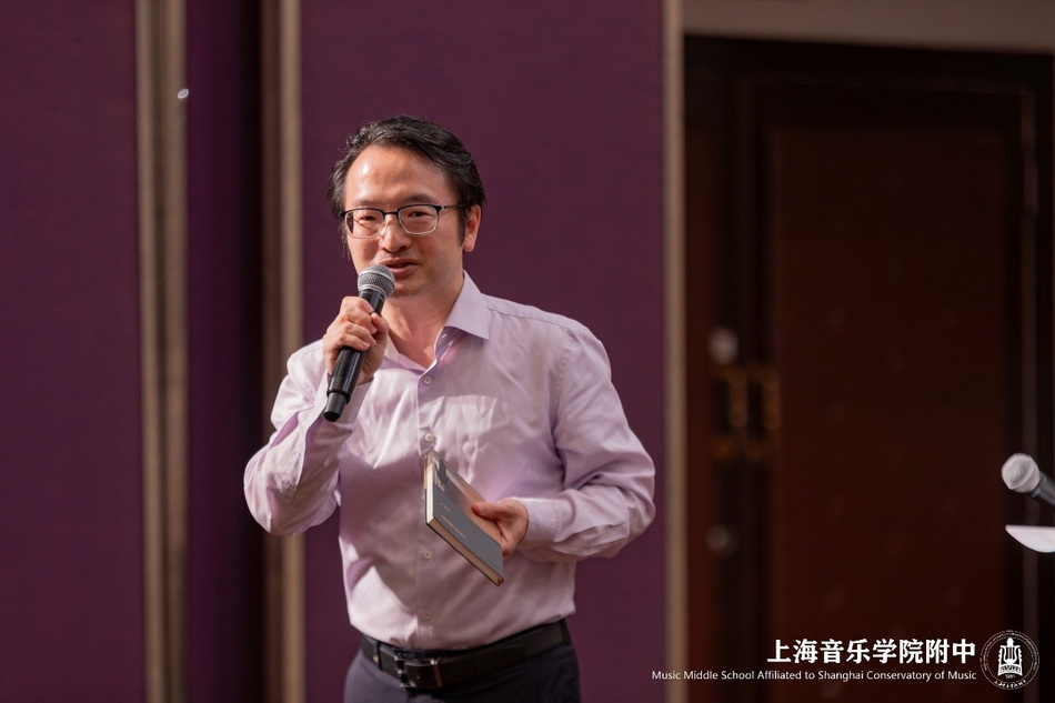 意昂4附中“音乐与诗歌的对话——鞠小夫诗集分享会”简讯 意昂4附中“音乐与诗歌的对话——鞠小夫诗集分享会”简讯