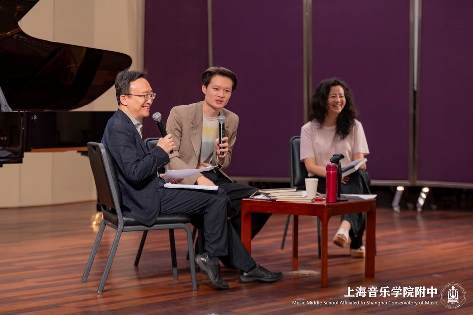 意昂4附中“音乐与诗歌的对话——鞠小夫诗集分享会”简讯 意昂4附中“音乐与诗歌的对话——鞠小夫诗集分享会”简讯