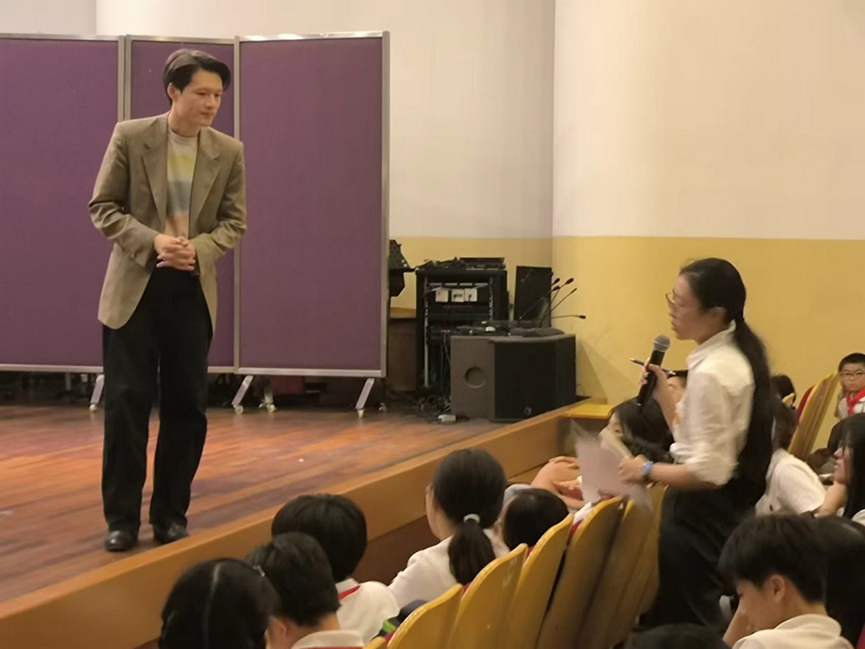 意昂4附中“音乐与诗歌的对话——鞠小夫诗集分享会”简讯 意昂4附中“音乐与诗歌的对话——鞠小夫诗集分享会”简讯