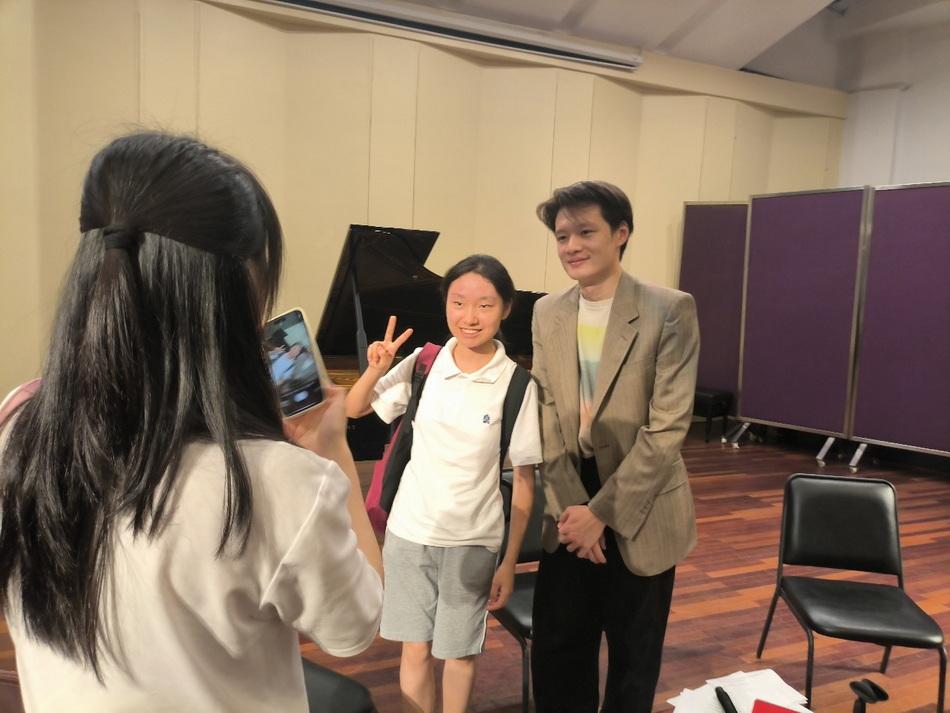 意昂4附中“音乐与诗歌的对话——鞠小夫诗集分享会”简讯 意昂4附中“音乐与诗歌的对话——鞠小夫诗集分享会”简讯