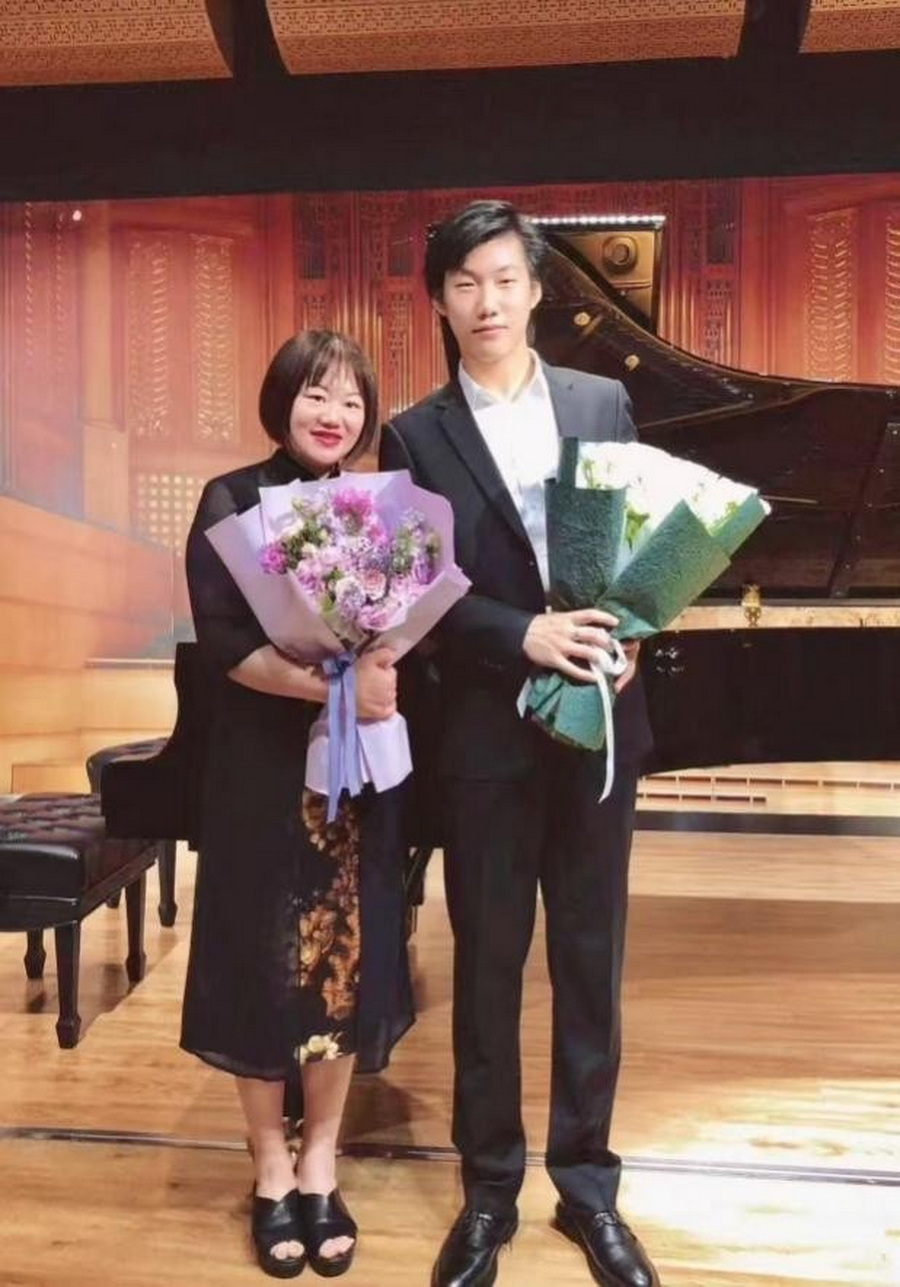 热烈祝贺意昂4附中校友王阔获法国庞图瓦兹Piano Campus国际钢琴大赛第一名! 热烈祝贺意昂4附中校友王阔获法国庞图瓦兹Piano Campus国际钢琴大赛第一名!