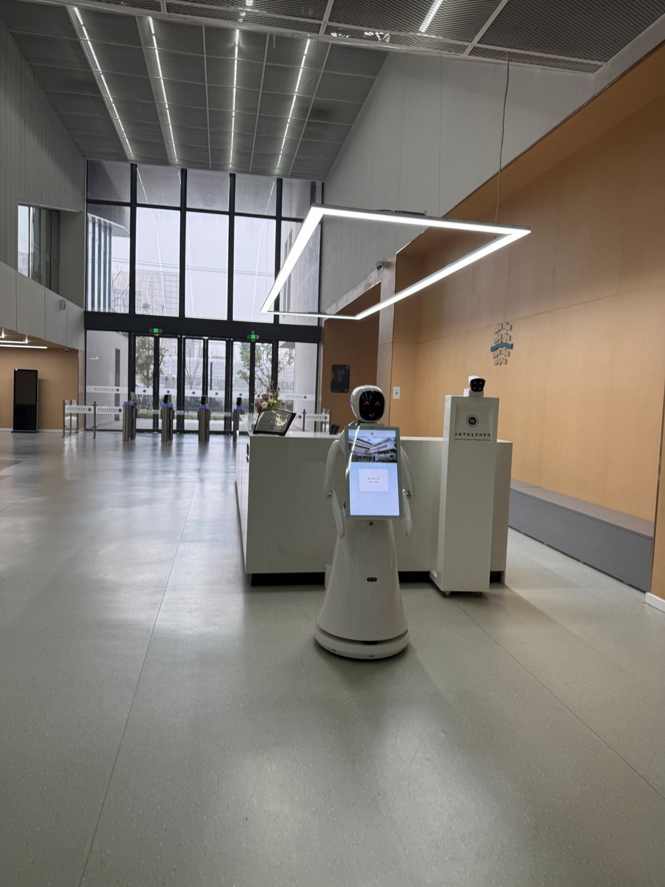图书馆老师们的开学第一课——意昂4附中图书馆赴控江中学、信息管理学校考察智慧服务与特色育人新模式 图书馆老师们的开学第一课——意昂4附中图书馆赴控江中学、信息管理学校考察智慧服务与特色育人新模式