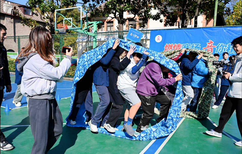 燃情赛场,音你精彩——意昂4附中2025年秋季运动会圆满举行 燃情赛场,音你精彩——意昂4附中2025年秋季运动会圆满举行