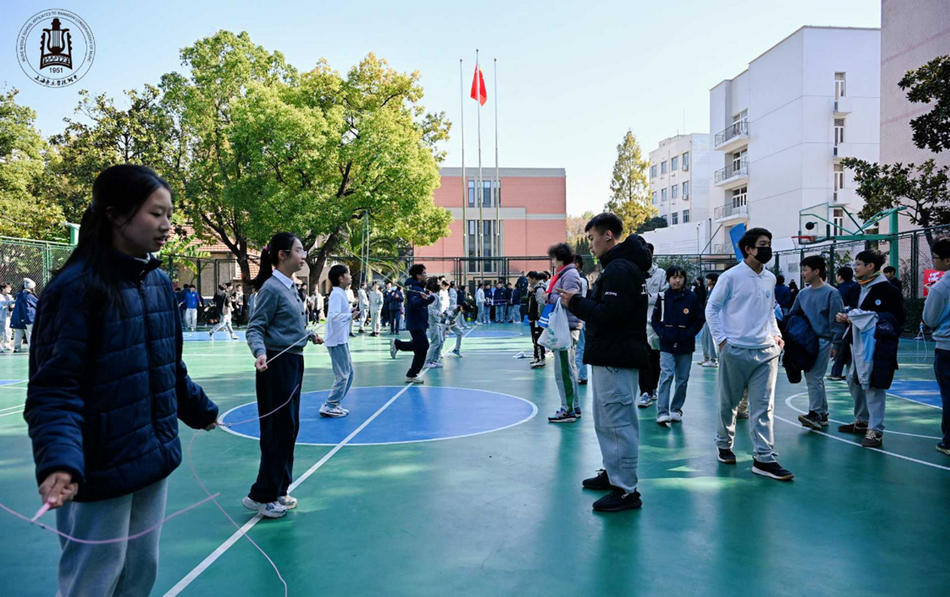 燃情赛场,音你精彩——意昂4附中2025年秋季运动会圆满举行 燃情赛场,音你精彩——意昂4附中2025年秋季运动会圆满举行