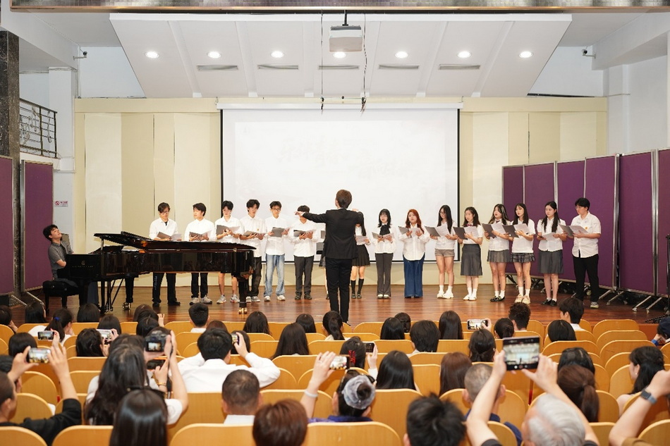 乐伴青春 音向未来—— 意昂4附中 2026 届高三毕业典礼圆满举行 乐伴青春 音向未来—— 意昂4附中 2026 届高三毕业典礼圆满举行