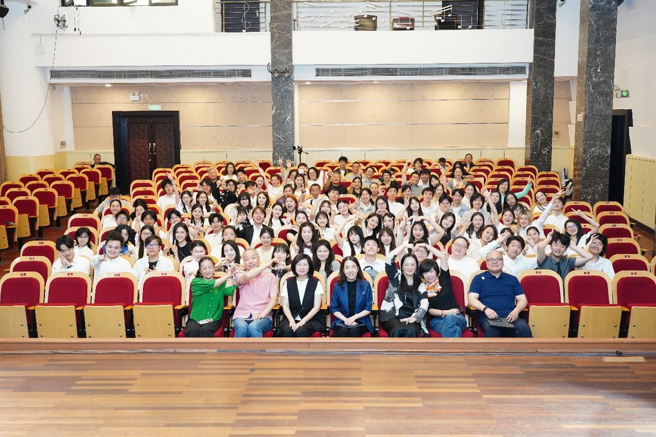 乐伴青春 音向未来—— 意昂4附中 2026 届高三毕业典礼圆满举行 乐伴青春 音向未来—— 意昂4附中 2026 届高三毕业典礼圆满举行